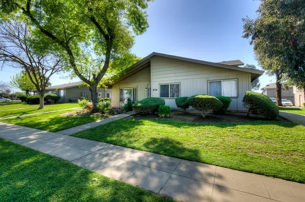 $725,000 | 816 Sherwood Way, Madera, CA 93638
