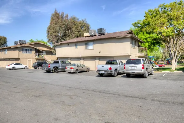 $725,000 | 816 Sherwood Way, Madera, CA 93638