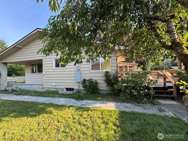 a view of a house with swimming pool and sitting area