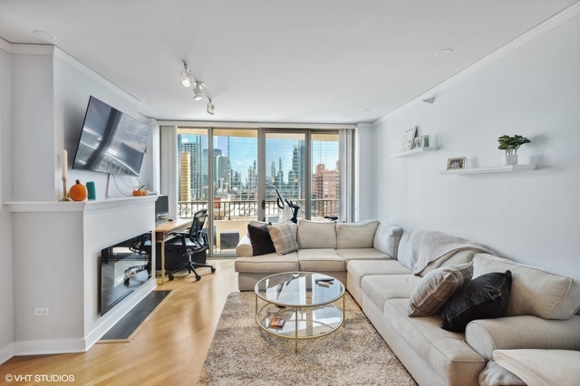 200 North Jefferson Street, Unit 1307 Chicago, IL 60661 - Photo 3 of 17