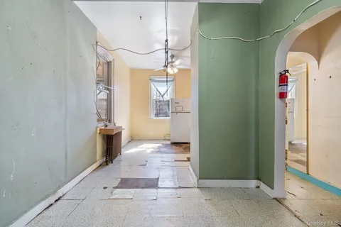 a view of entryway with bathroom