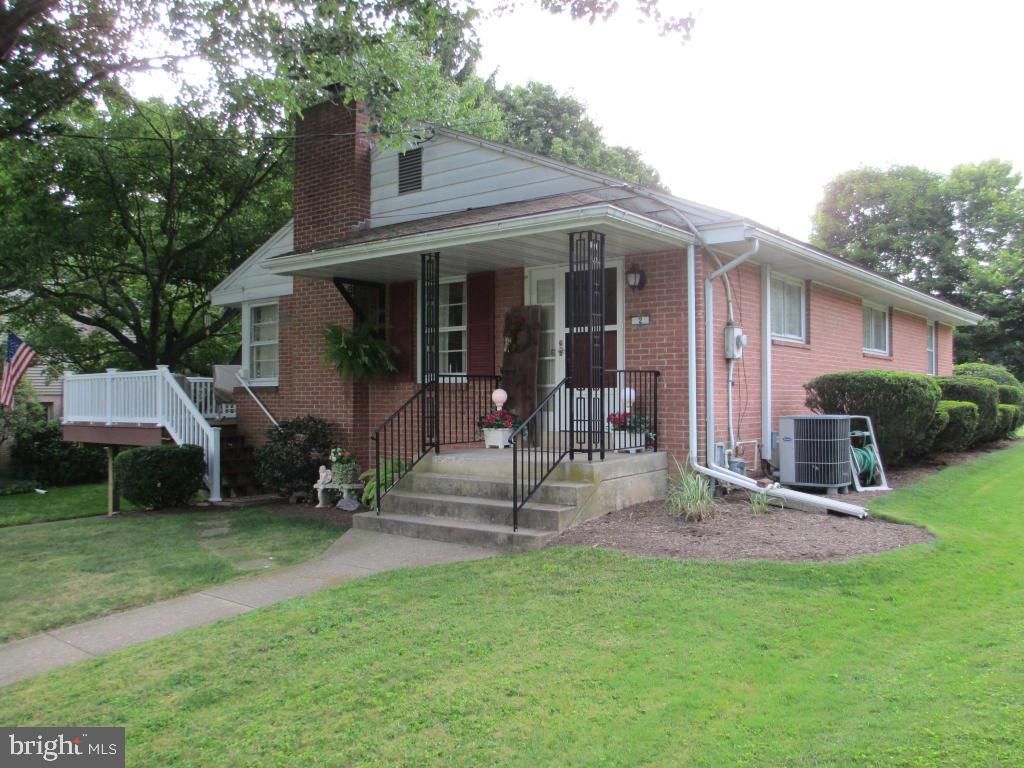 2 Springhouse Road Lancaster, PA 17603 - Photo 1 of 14 Gallery Image 1