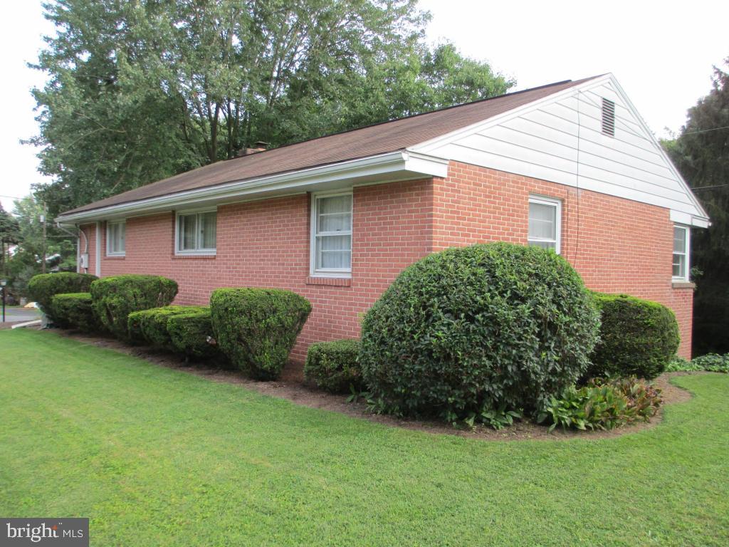 2 Springhouse Road Lancaster, PA 17603 - Photo 2 of 14 Gallery Image 2