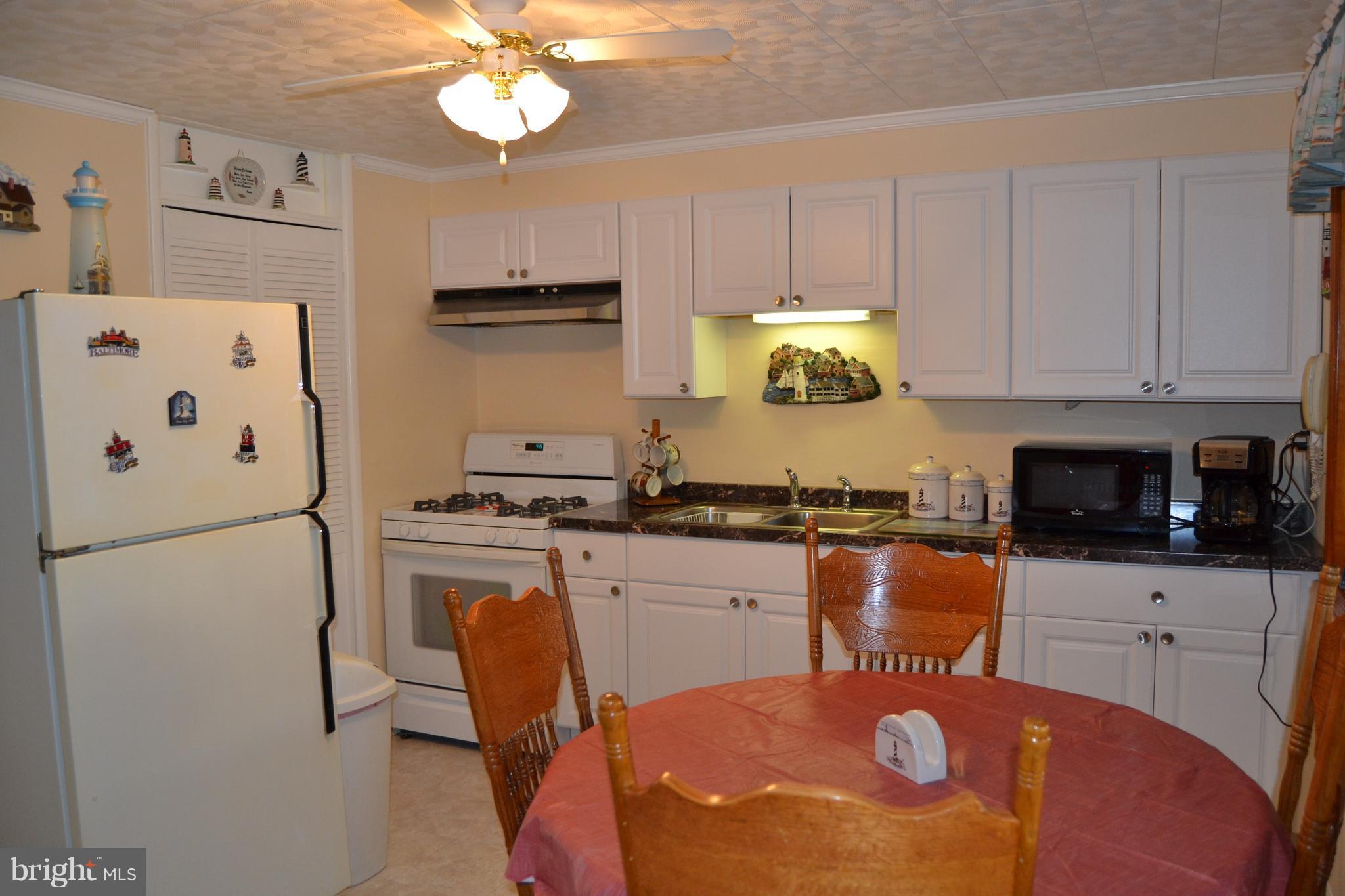 4431 Norfen Road Baltimore, MD 21227 - Photo 4 of 14 Kitchen