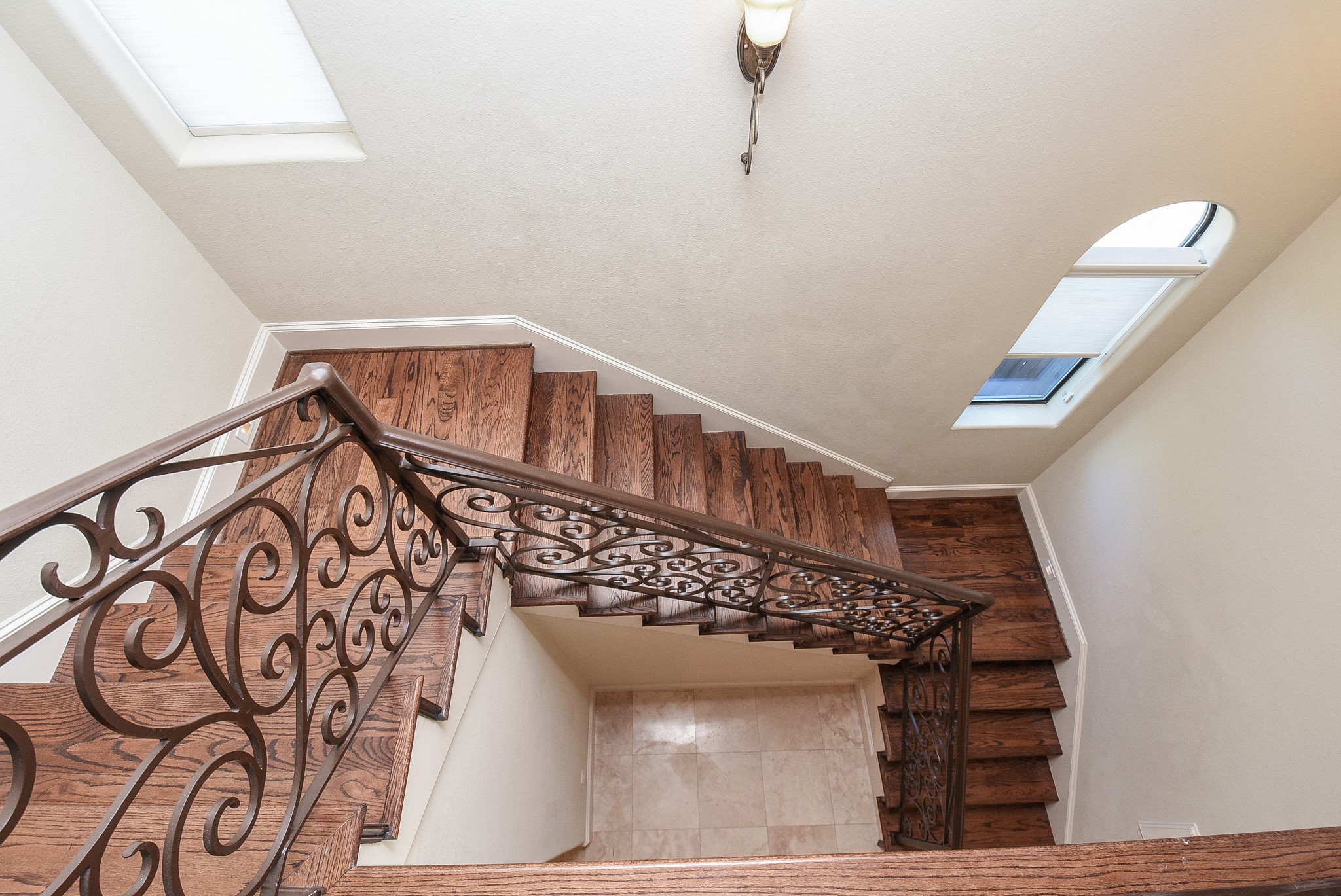 2052 West Main Street Houston, TX 77098 - Photo 4 of 32 a view of entryway with a front door