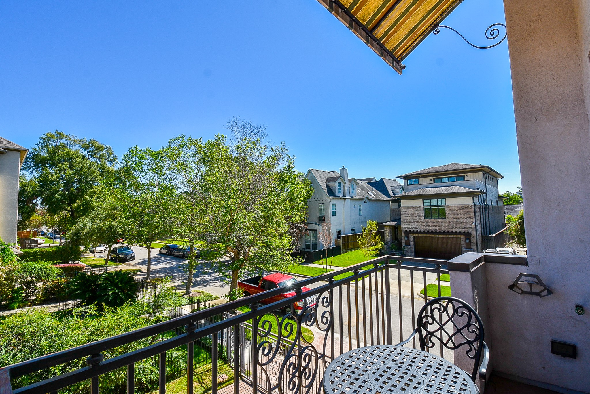 2052 West Main Street Houston, TX 77098 - Photo 10 of 32 a view of a balcony with chairs