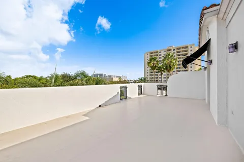 $959,000 | 844 North Victoria Park Road, Fort Lauderdale, FL 33304