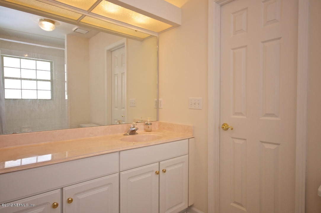 818 Tournament Road Ponte Vedra Beach, FL 32082 - Photo 13 of 20 Upstairs bath