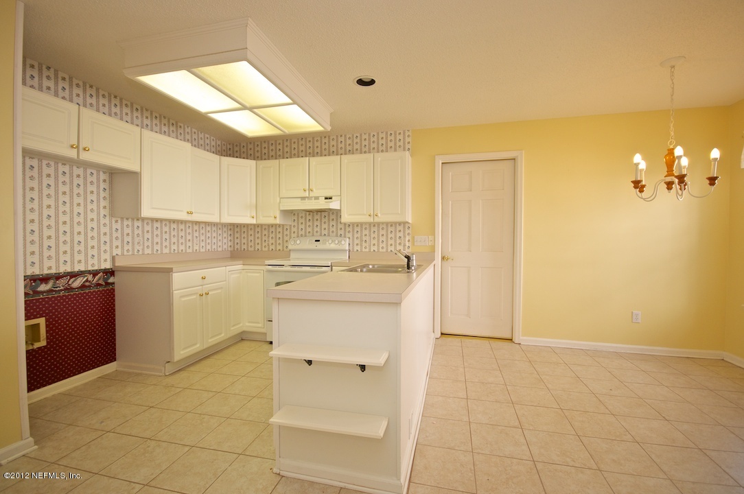818 Tournament Road Ponte Vedra Beach, FL 32082 - Photo 7 of 20 Kitchen and nook