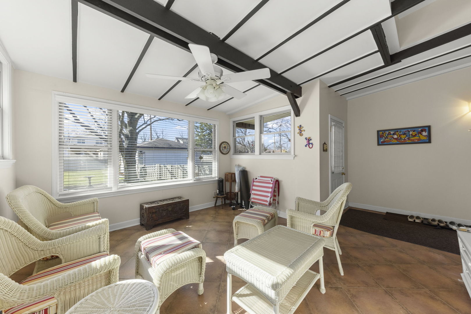 370 Oak Street Elmhurst, IL 60126 - Photo 12 of 35 a outdoor space with patio furniture