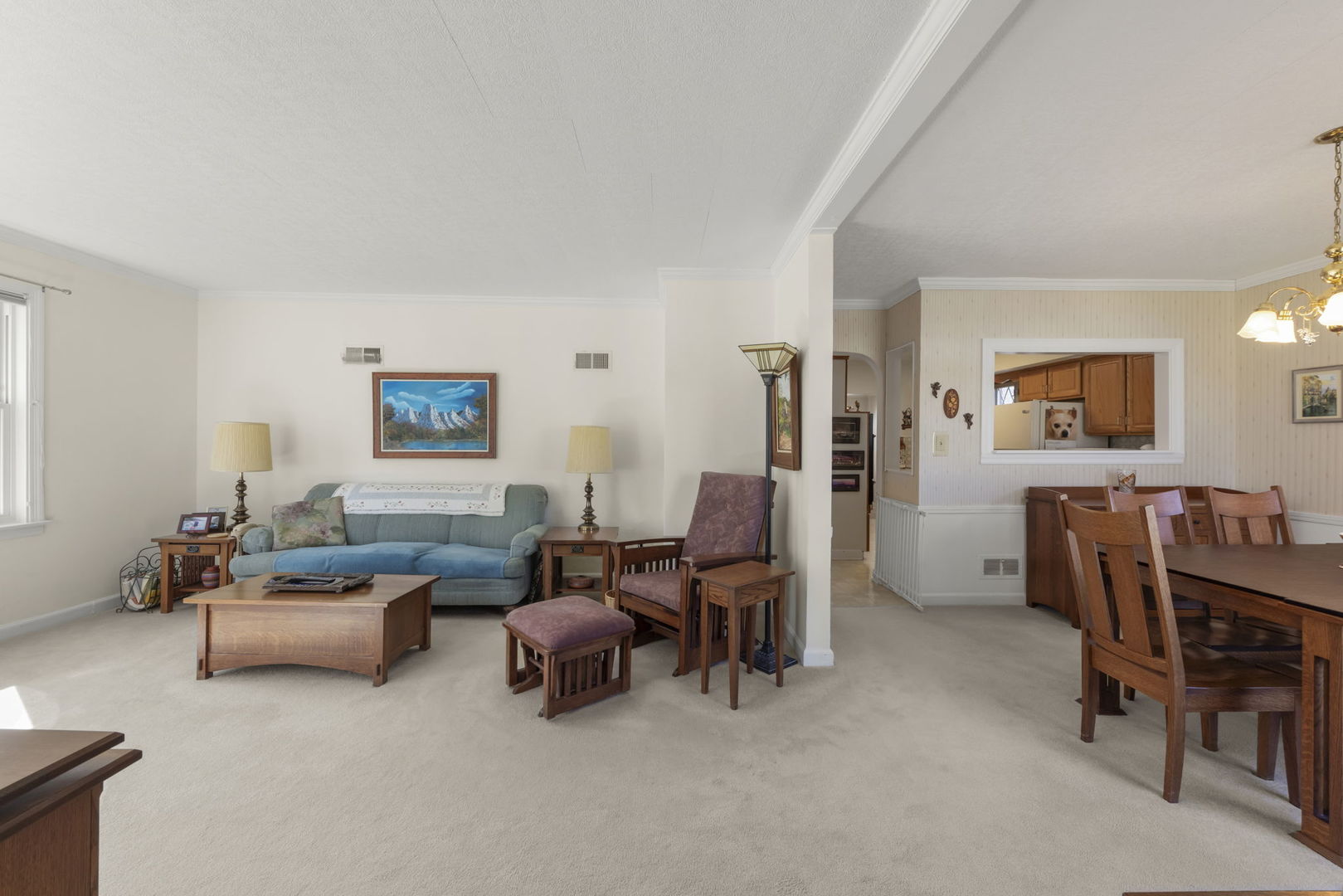 370 Oak Street Elmhurst, IL 60126 - Photo 2 of 35 a living room with furniture and a flat screen tv