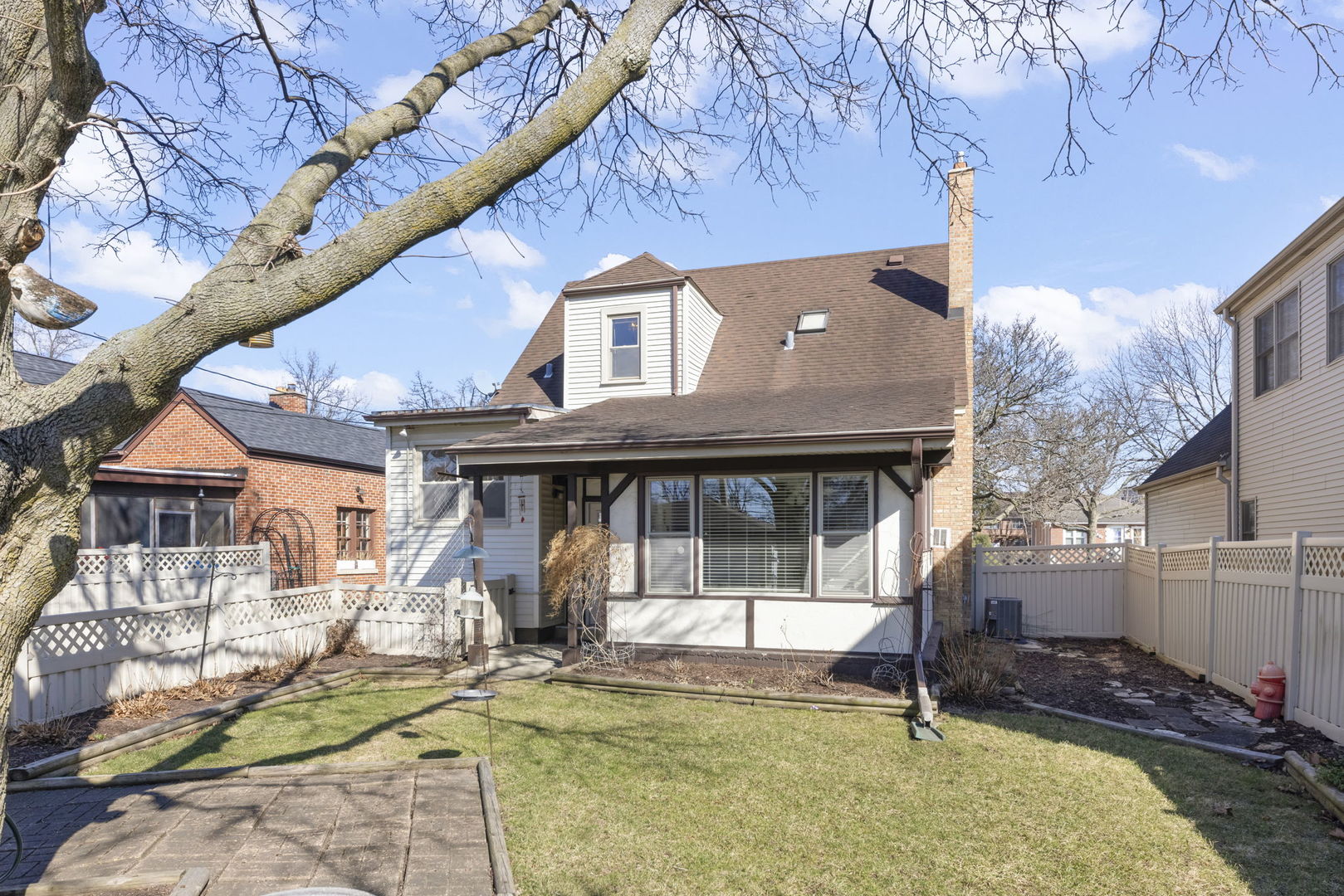 370 Oak Street Elmhurst, IL 60126 - Photo 26 of 35 a view of a house with pool and chairs