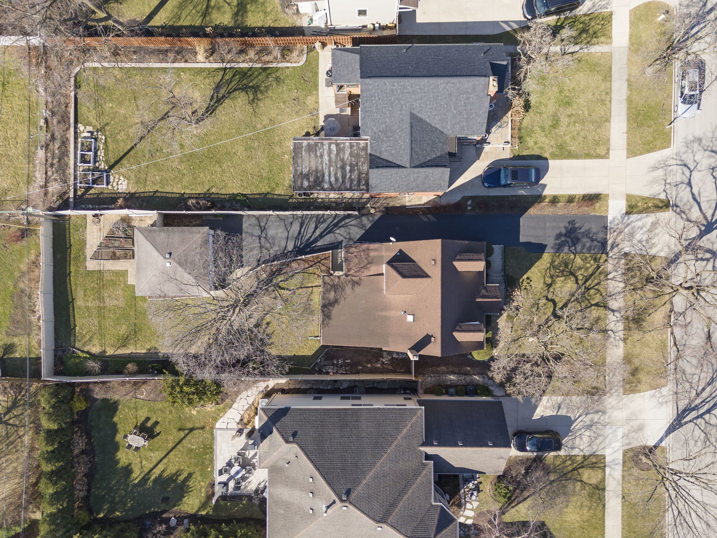 370 Oak Street Elmhurst, IL 60126 - Photo 29 of 35 a buildings covered with tall trees