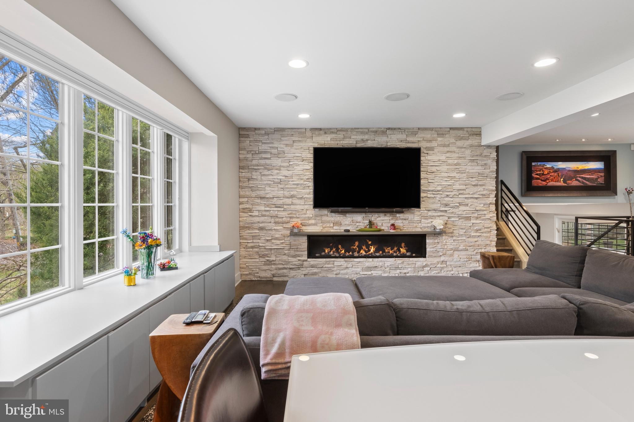 24 Llanberris Road Bala Cynwyd, PA 19004 - Photo 11 of 40 Family Room