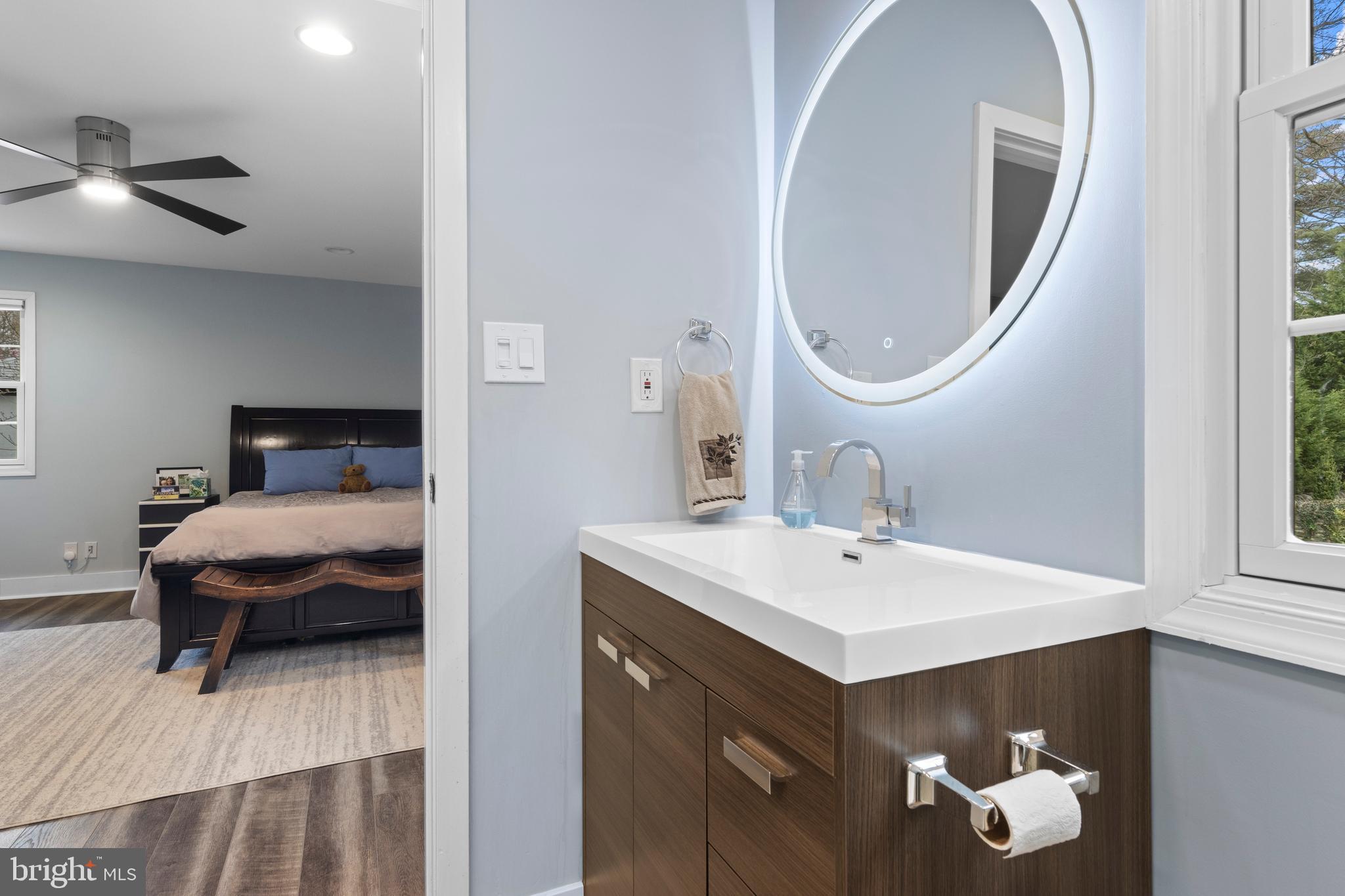 24 Llanberris Road Bala Cynwyd, PA 19004 - Photo 21 of 40 En Suite Bath