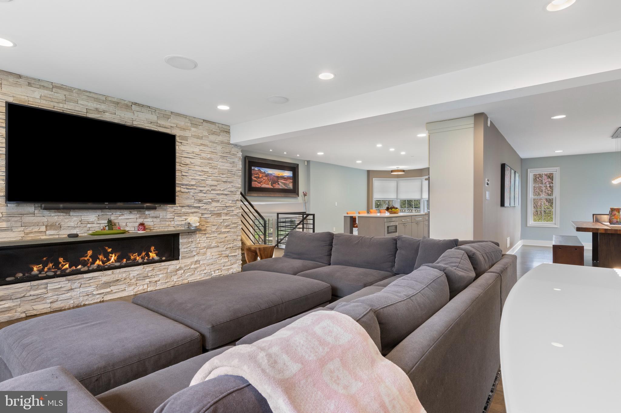 24 Llanberris Road Bala Cynwyd, PA 19004 - Photo 10 of 40 Family Room