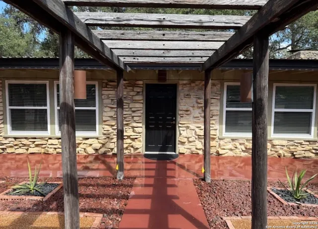 $1,800 | 1520 Owl, Canyon Lake, TX 78133