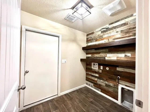 $1,725 | 3208 Tilmon Ln., Austin, TX 78725