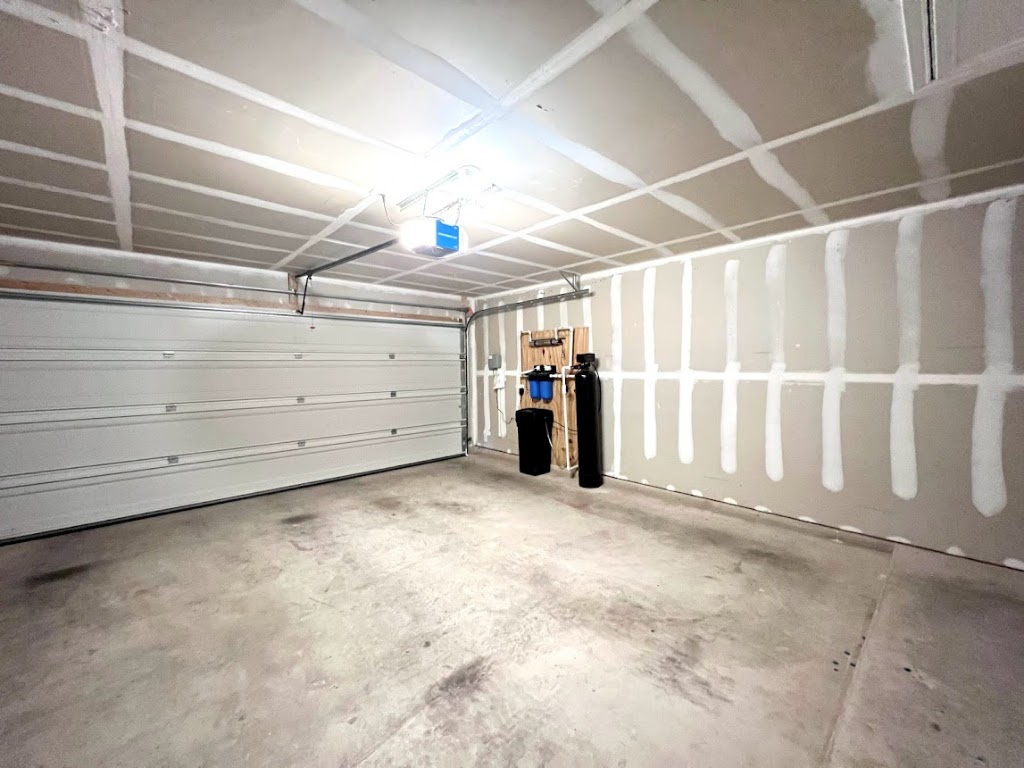 3208 Tilmon Ln. Austin, TX 78725 - Photo 19 of 21 a view of a garage