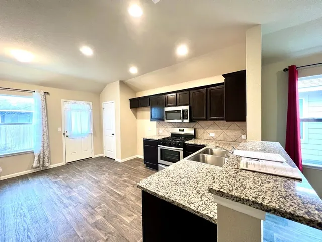 $1,725 | 3208 Tilmon Ln., Austin, TX 78725