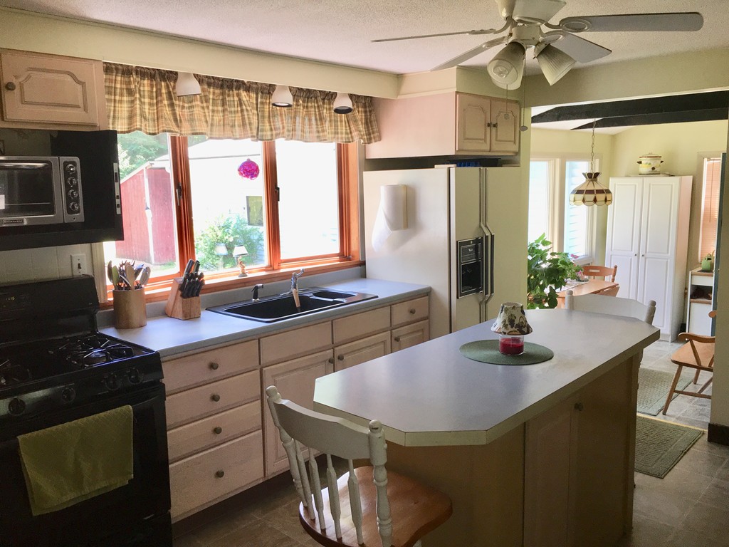 61 Wilson Road Belchertown, MA 01007 - Photo 9 of 29