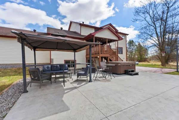 $975,000 | 32126 Hornsby Street Northeast, North Branch, MN 55056