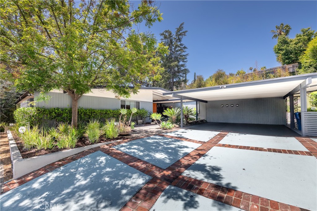 15626 Royal Ridge Road Sherman Oaks, CA 91403 - Photo 2 of 33