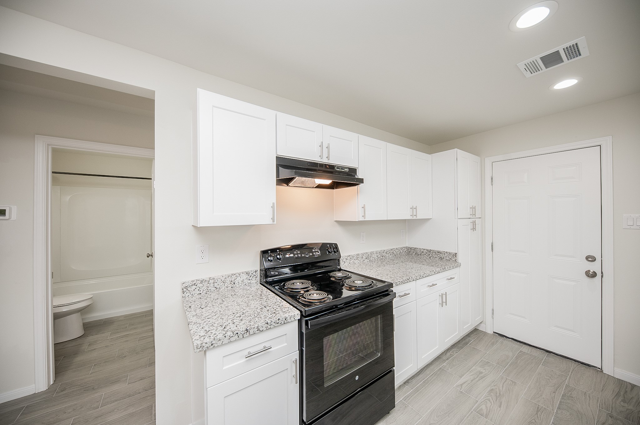 5040 Mallow Street, Unit B Houston, TX 77033 - Photo 3 of 19