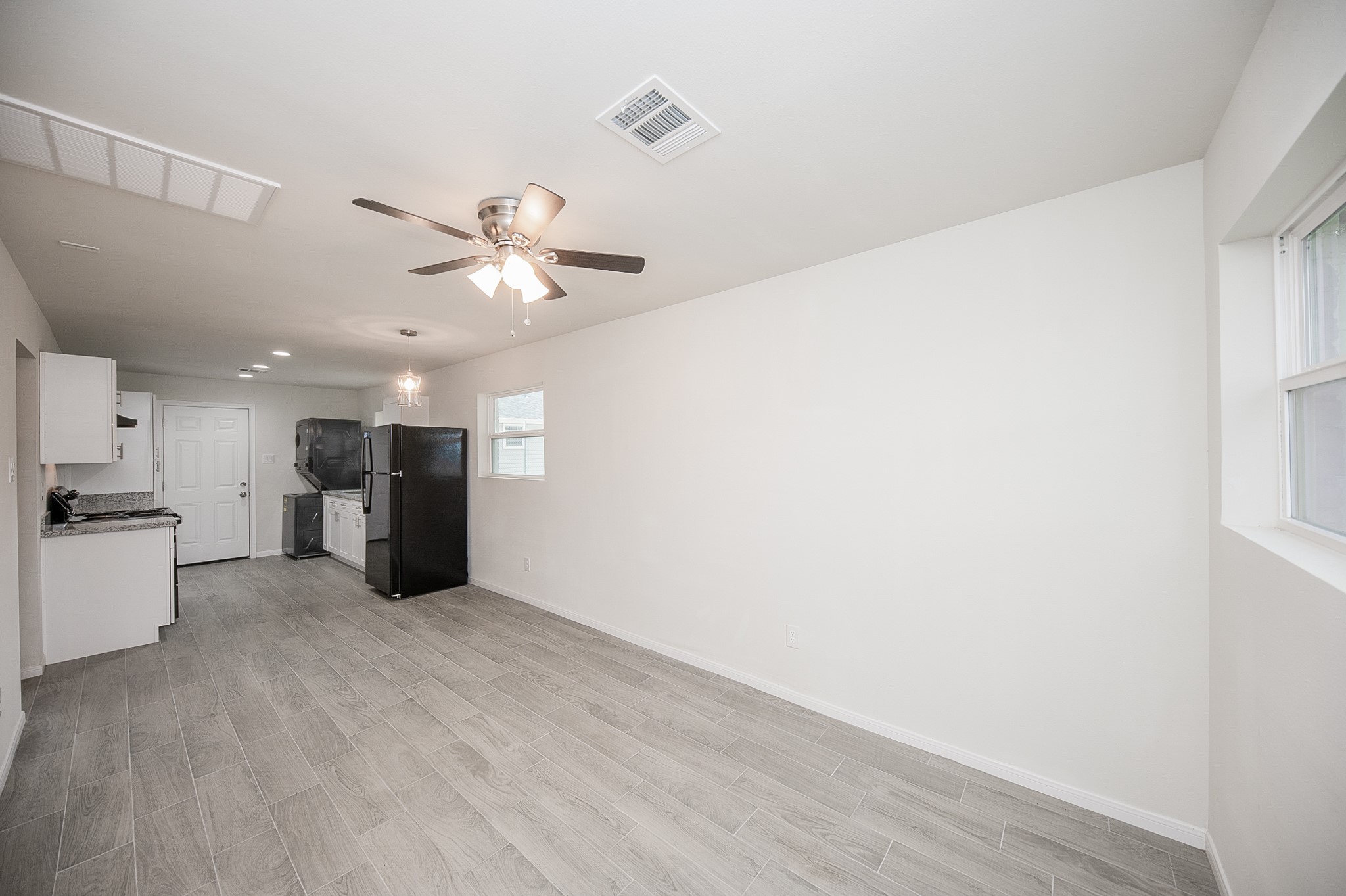 5040 Mallow Street, Unit B Houston, TX 77033 - Photo 7 of 19