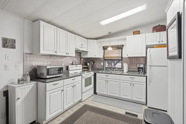 $215,000 | 41 Mathew Circle, Goffstown, NH 03045