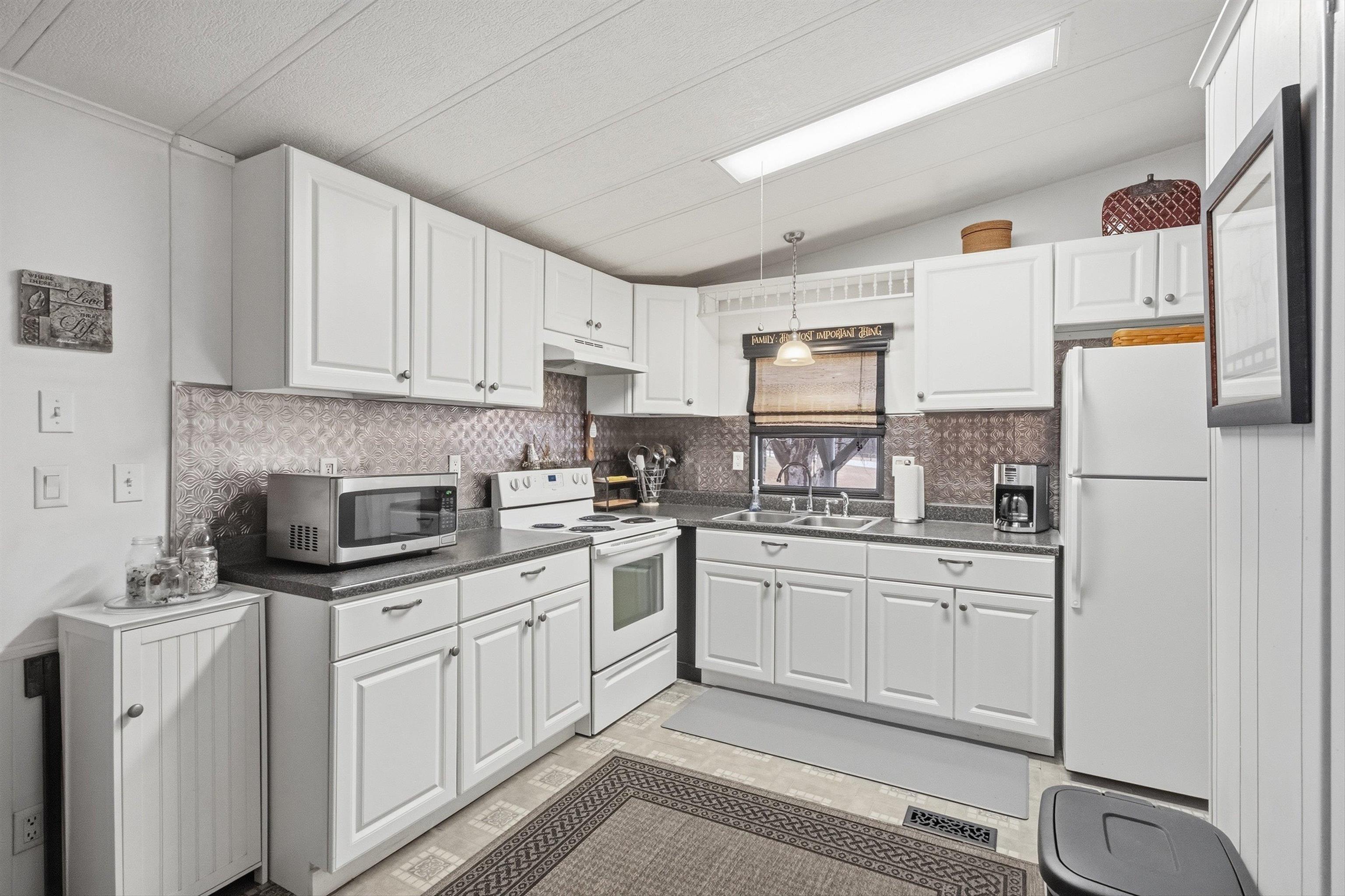 41 Mathew Circle Goffstown, NH 03045 - Photo 16 of 37
