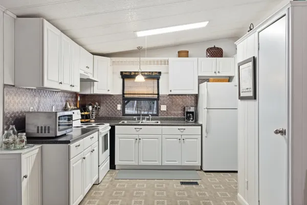 $215,000 | 41 Mathew Circle, Goffstown, NH 03045