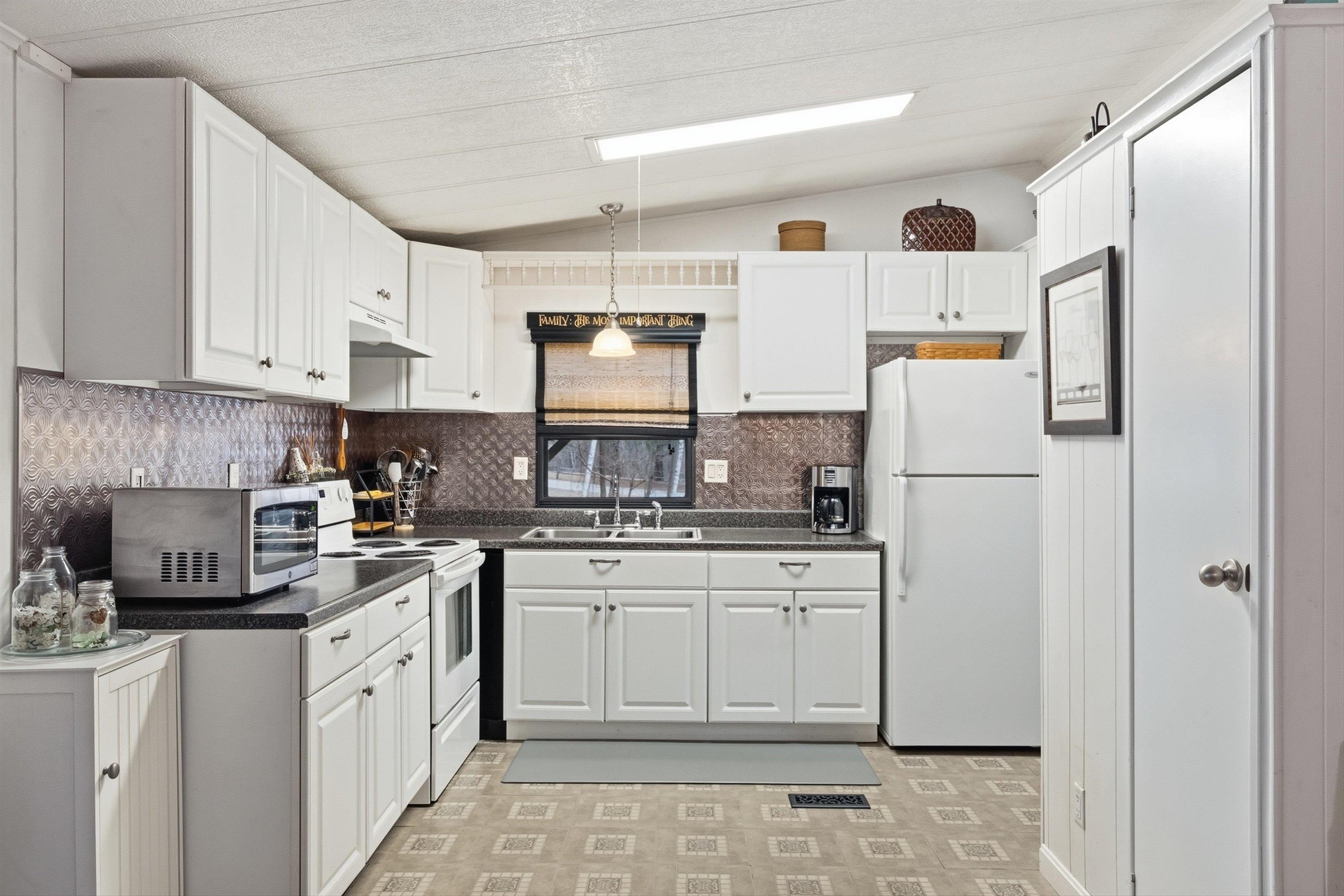 41 Mathew Circle Goffstown, NH 03045 - Photo 17 of 37