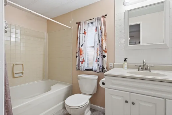 $215,000 | 41 Mathew Circle, Goffstown, NH 03045