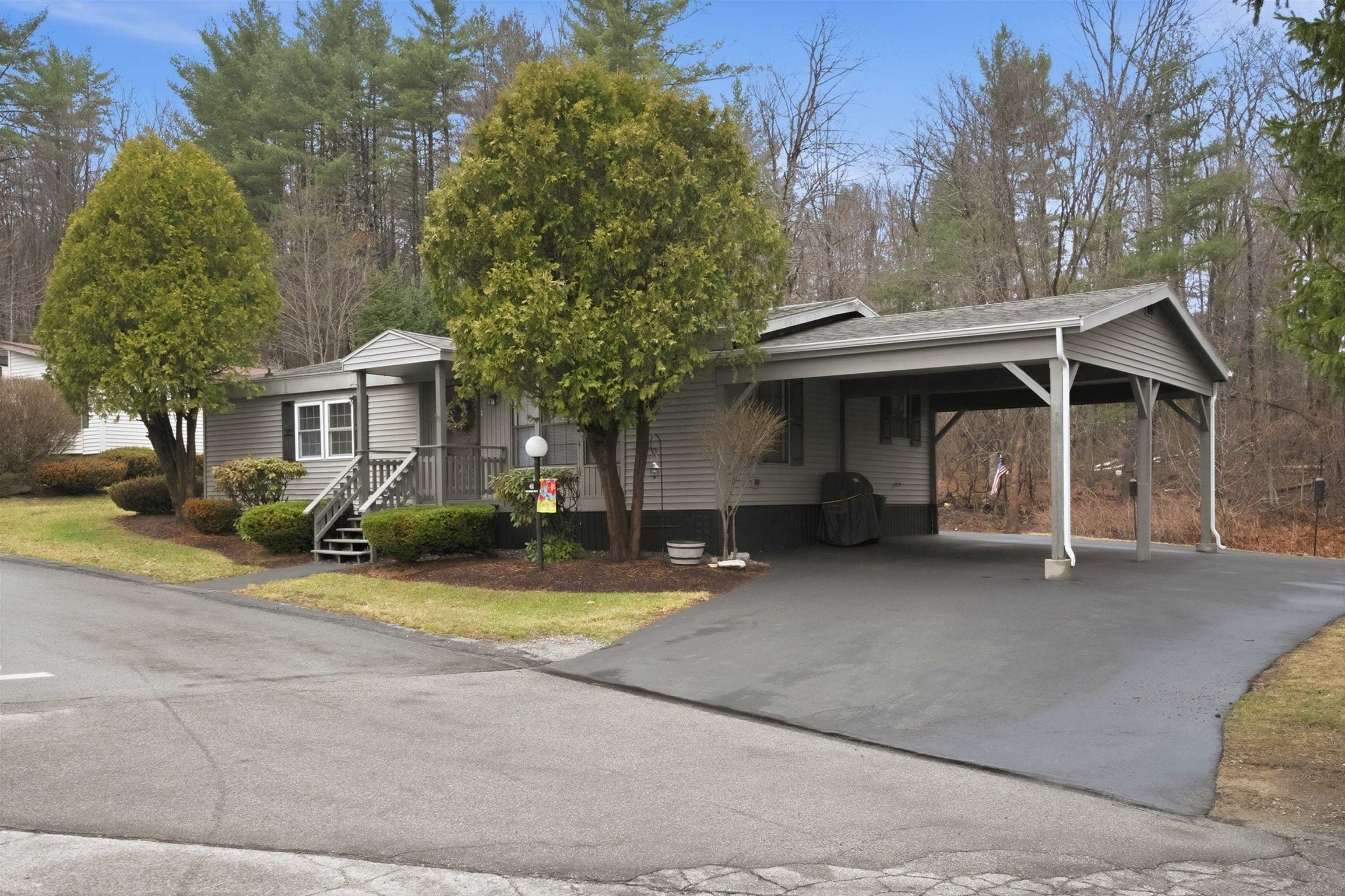 41 Mathew Circle Goffstown, NH 03045 - Photo 4 of 37
