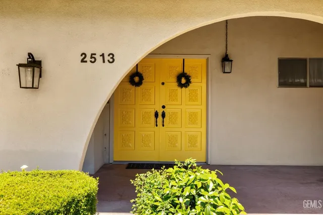 a view of a livingroom with furniture and wooden floor
