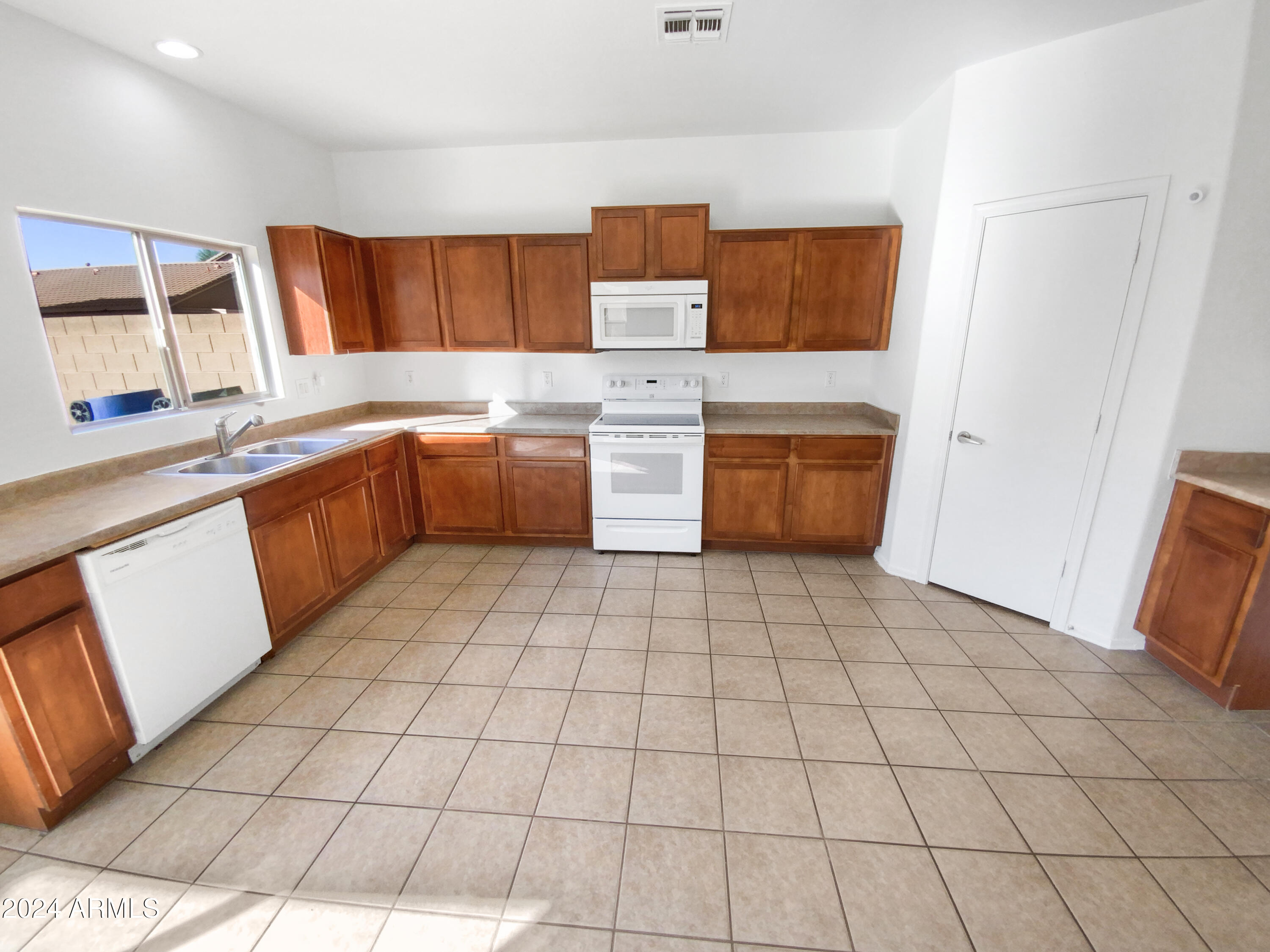 17249 West Rimrock Street Surprise, AZ 85388 - Photo 6 of 23 listing_5