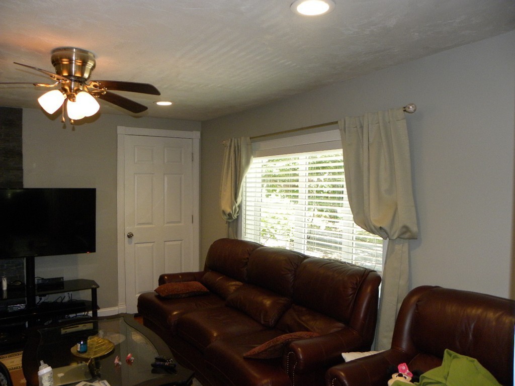 33 Pleasant Street, Unit 2 Sutton, MA 01590 - Photo 6 of 30 Gallery Image 6