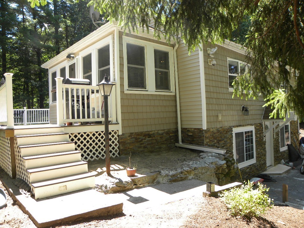 33 Pleasant Street, Unit 2 Sutton, MA 01590 - Photo 8 of 30 Gallery Image 8