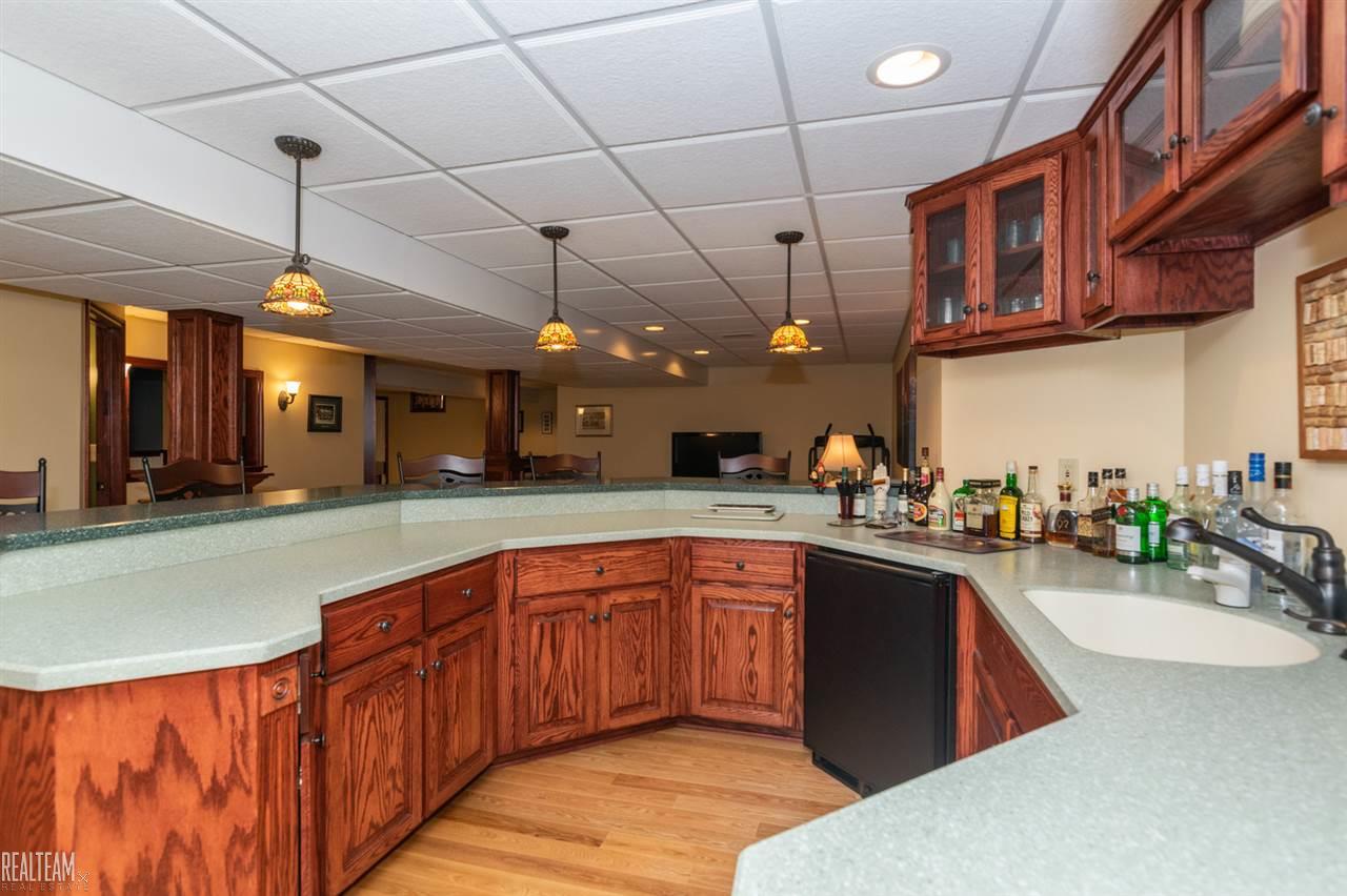1052 Chesapeake Rochester, MI 48307 - Photo 42 of 54 31358980-43.JPG