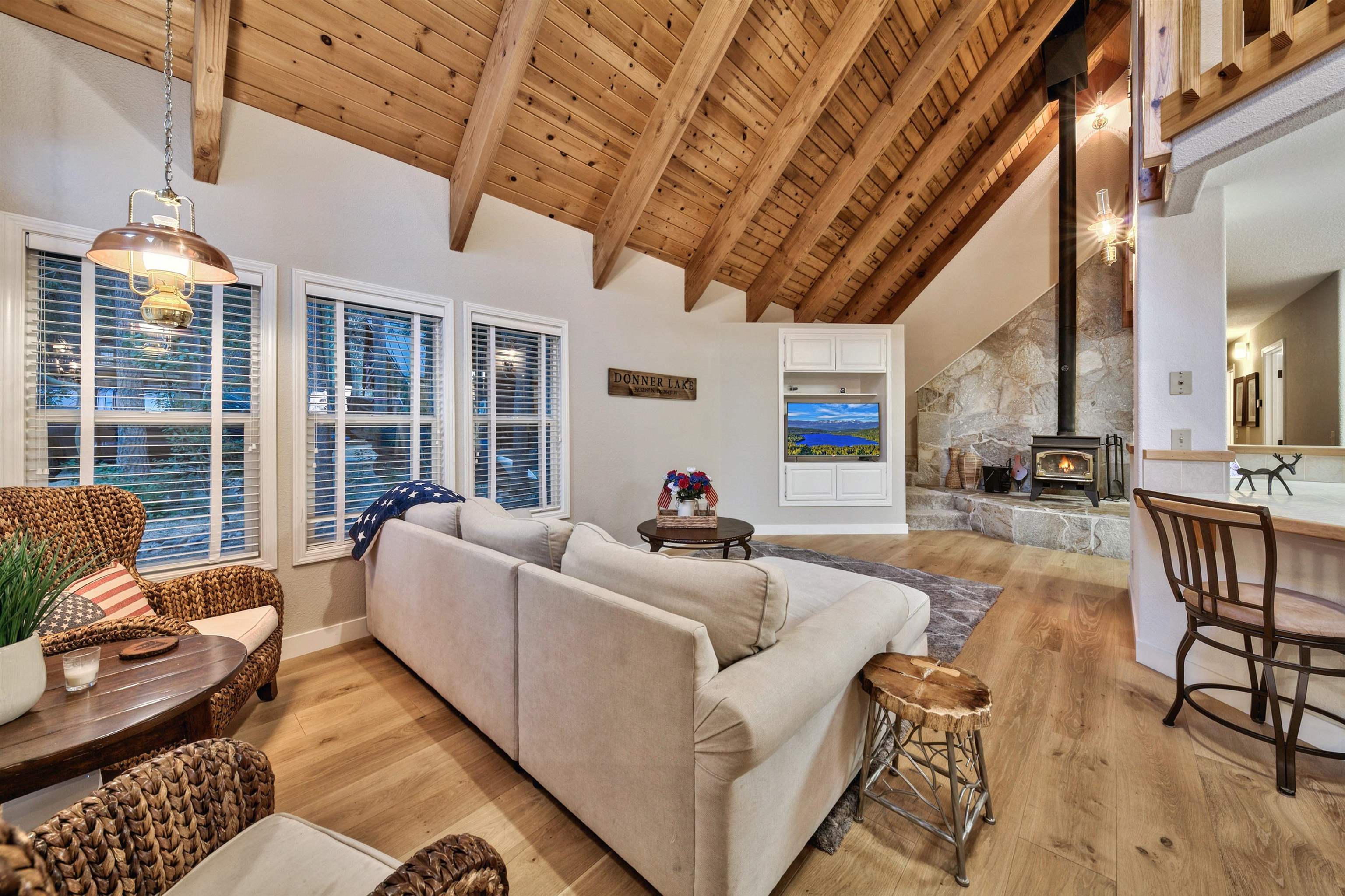 10477 Washoe Road Truckee, CA 96161 - Photo 4 of 21