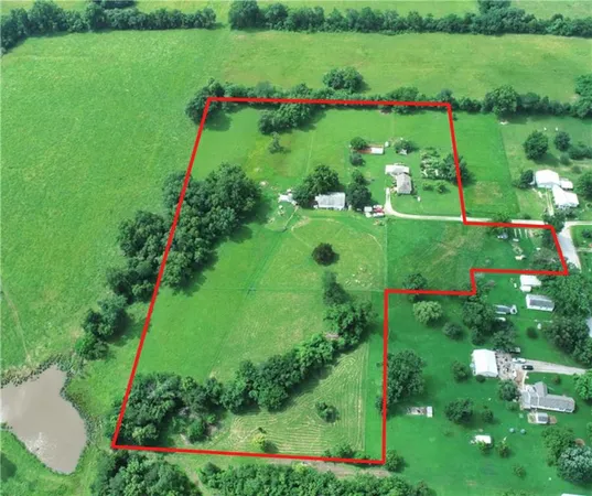$270,000 | 5125 Southwest 815 Road, El Dorado Springs, MO 64744