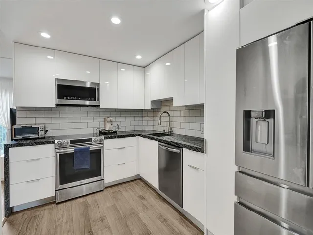 $279,000 | 4200 Hillcrest Drive, Unit 717, Hollywood, FL 33021