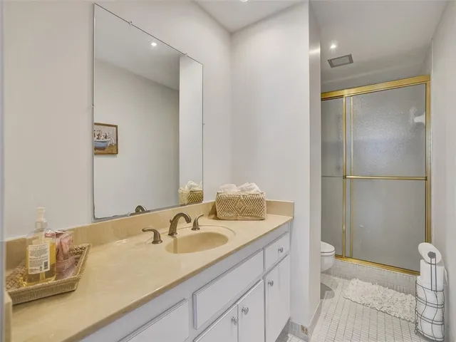 $279,000 | 4200 Hillcrest Drive, Unit 717, Hollywood, FL 33021