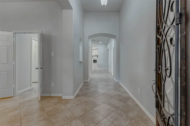 a view of a house with backyard