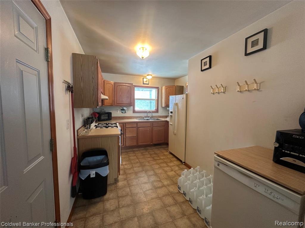 3419 West Burnside Road Columbiaville, MI 48421 - Photo 13 of 20