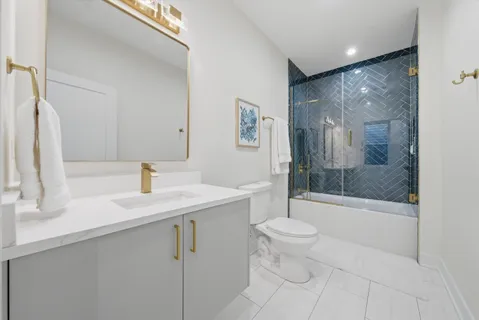 $1,250,000 | 2625 West Armitage Avenue, Chicago, IL 60647