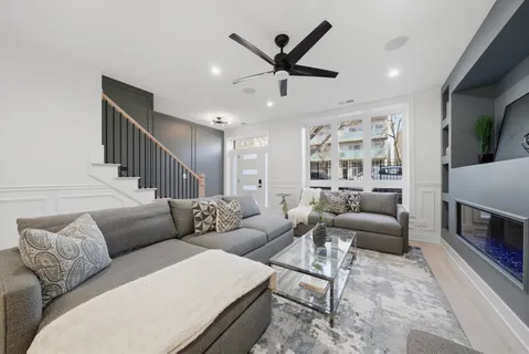 $1,250,000 | 2625 West Armitage Avenue, Chicago, IL 60647