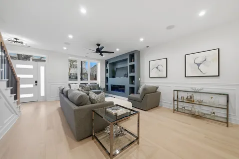 $1,250,000 | 2625 West Armitage Avenue, Chicago, IL 60647