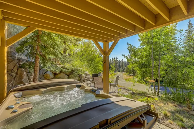 $895,000 | 17 Golden Bench Court, Donnelly, ID 83615